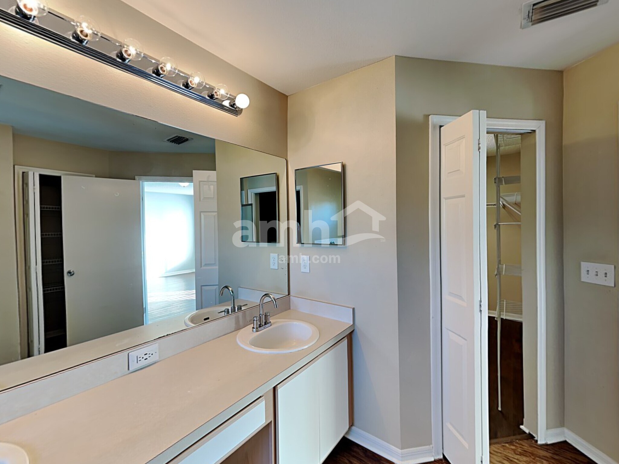 Building Photo - 11832 Brenford Crest Dr