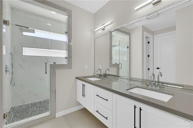 Building Photo - 31 Tierra Escondido