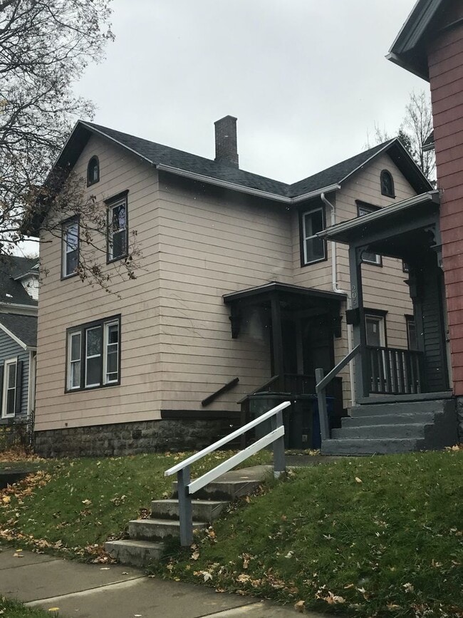 Building Photo - 209 Gregory St