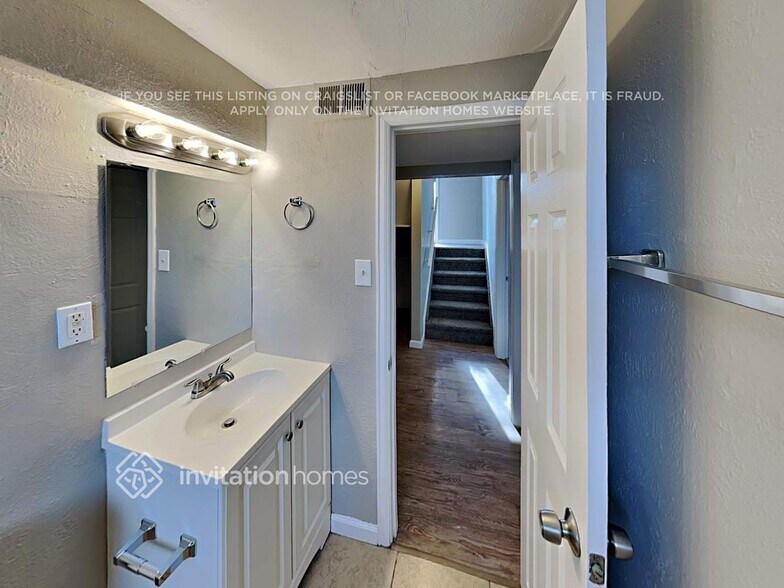 Building Photo - 3010 Abilene St