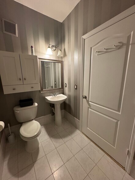 Building Photo - 4415 SW 160th Ave