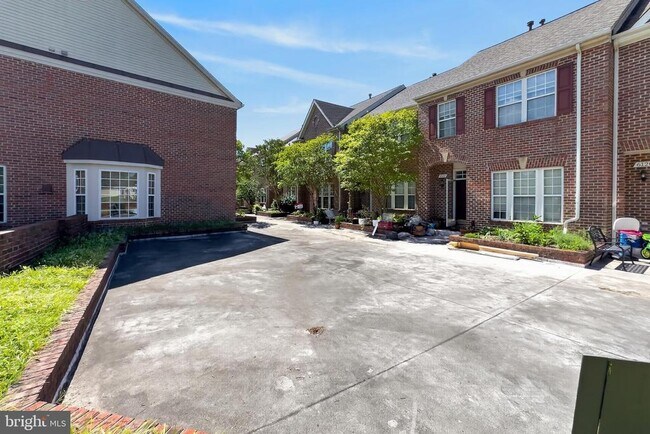 Building Photo - 6126 Madison Crest Ct