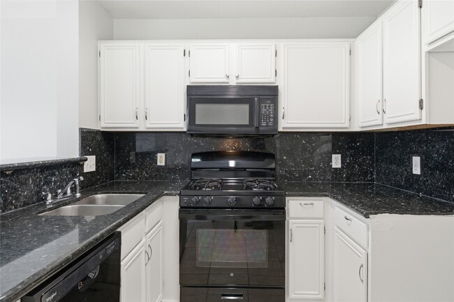 Building Photo - 2034 Greenwest Dr