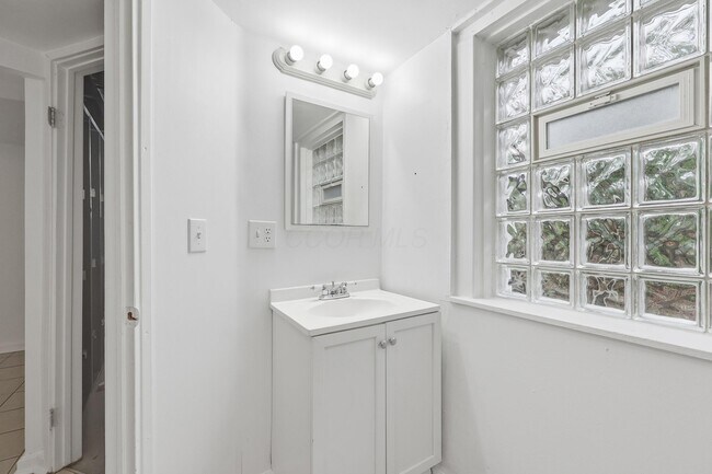 Building Photo - 557 E Weisheimer Rd