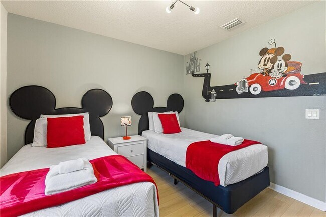 Building Photo - 1905 Majorca Dr