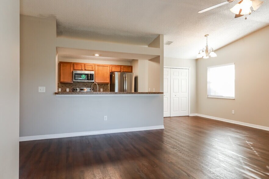 Building Photo - 8060 Creedmoor Dr