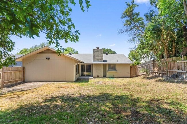 Building Photo - 914 Hillside Oaks Dr