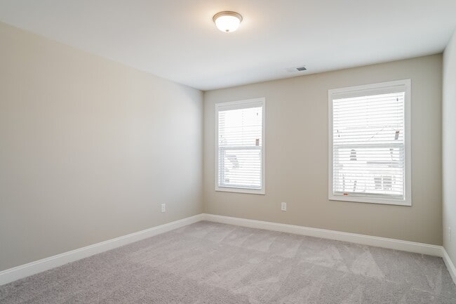 Building Photo - 7227 Bellacroft Dr