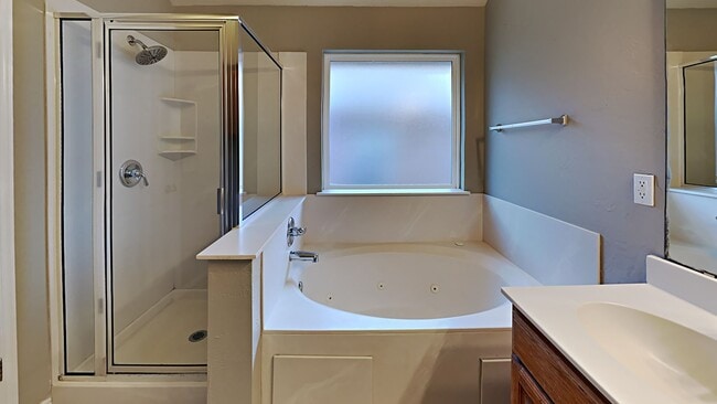 Building Photo - 3 Bedroom Home in Edmond