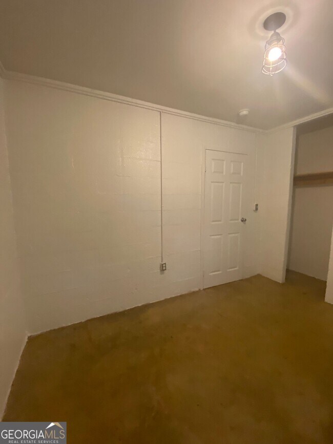 Building Photo - 170 Griffeth St