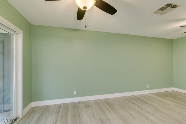 Building Photo - 605 Mosswood Dr