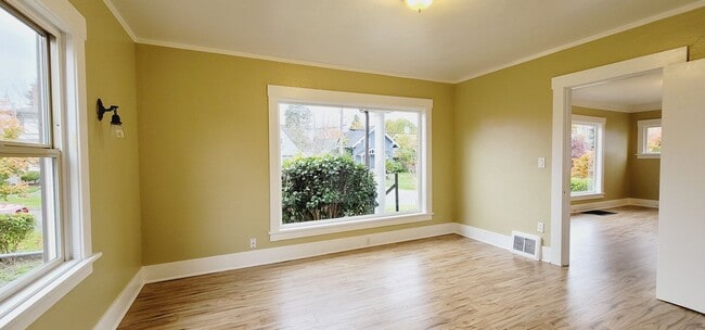 Building Photo - Rare opportunity to live in a stunning 5 B...