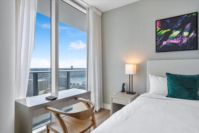 Building Photo - 4011 S Ocean Dr
