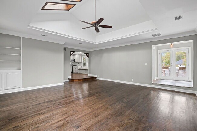 Building Photo - 815 Sudbury Rd NE