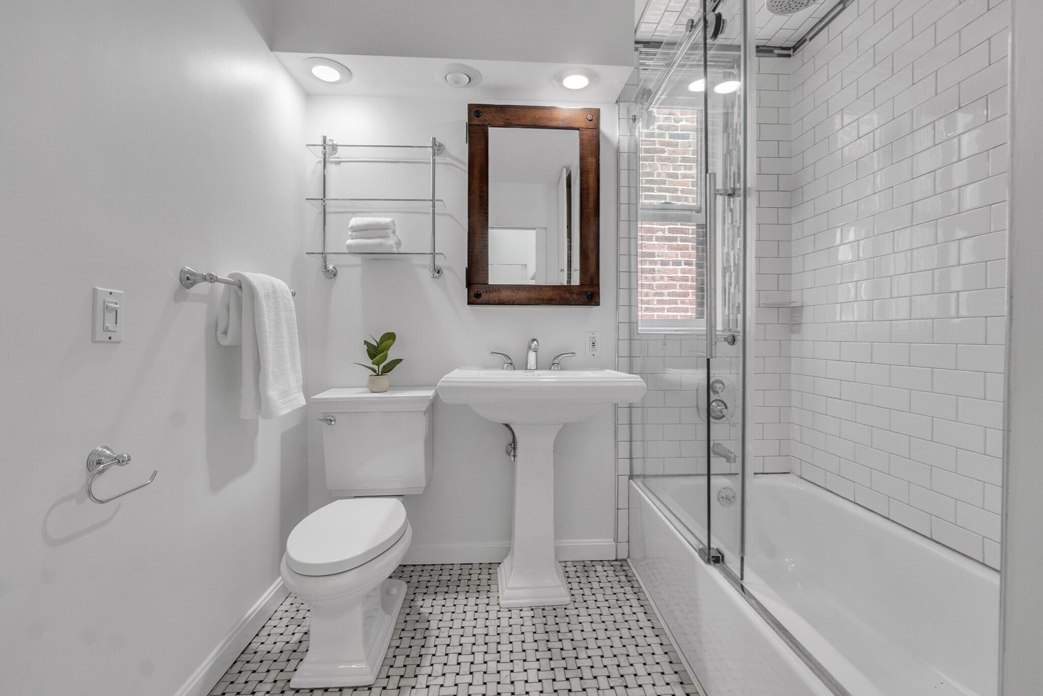 Building Photo - 17 Cazenove St