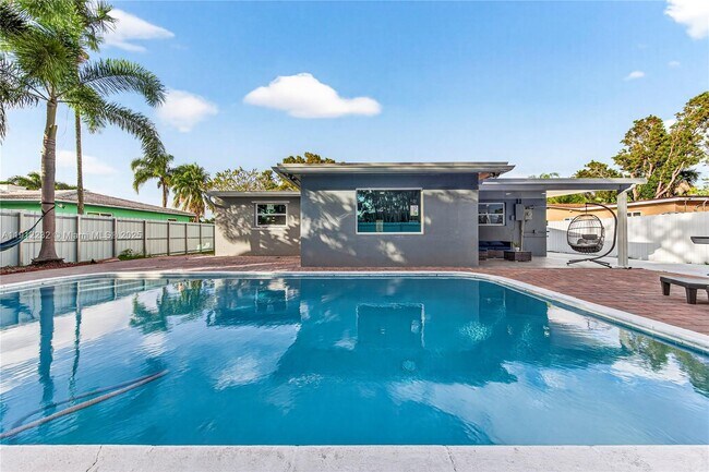 Building Photo - 3130 SW 16th St