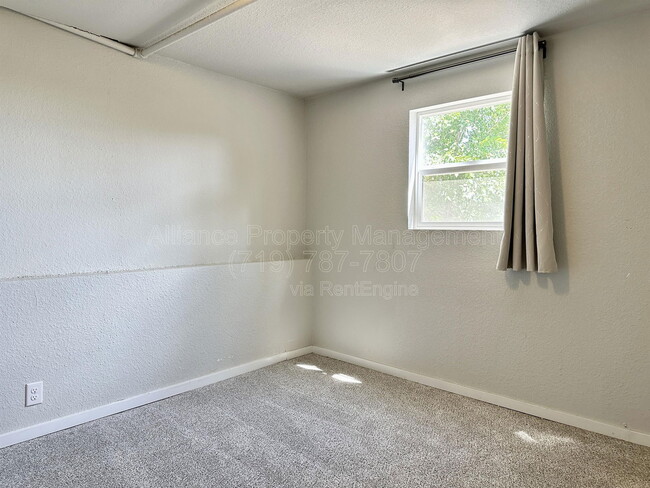 Building Photo - 907 W Madison St