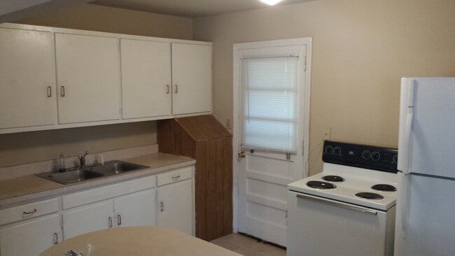 Building Photo - 2913 Dexter Ave