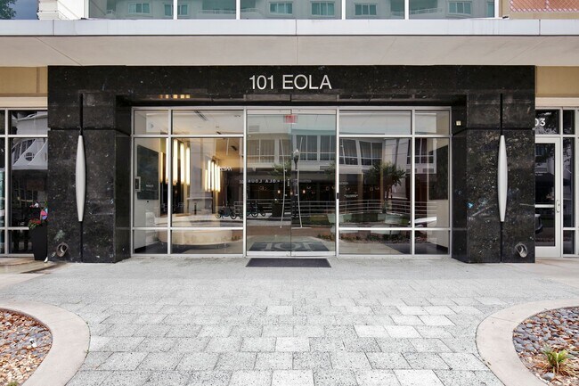 Building Photo - Modern 1/1 Condo in the Heart of Orlando –...