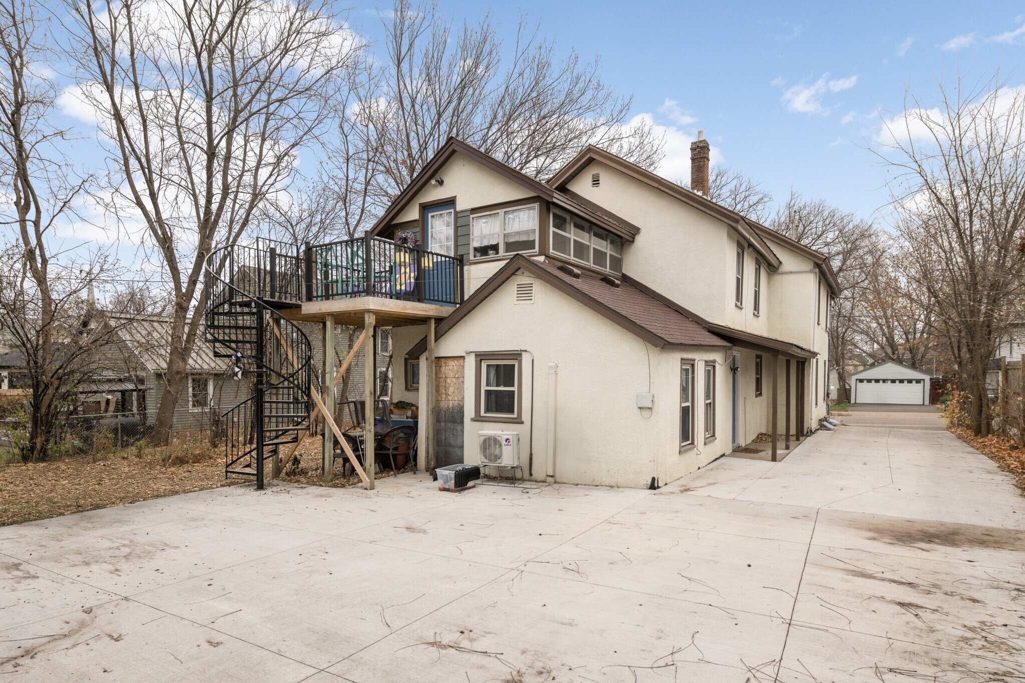 Building Photo - 810 4th St S