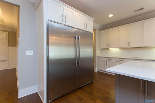 Building Photo - 2121 S Meadows Dr