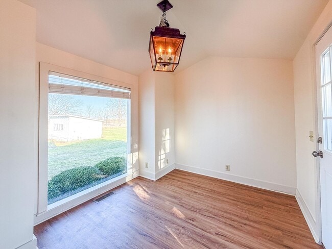 Building Photo - 3 bedroom, 2 bathroom Quiet Retreat With Scenic Views-Mansfield, Illinois