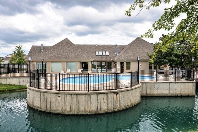 Building Photo - 1550 Oakfield Dr