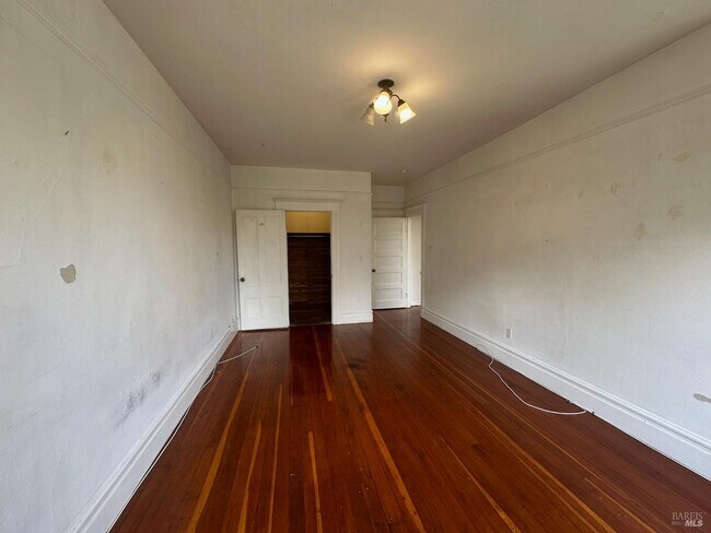 Building Photo - 519 Virginia St