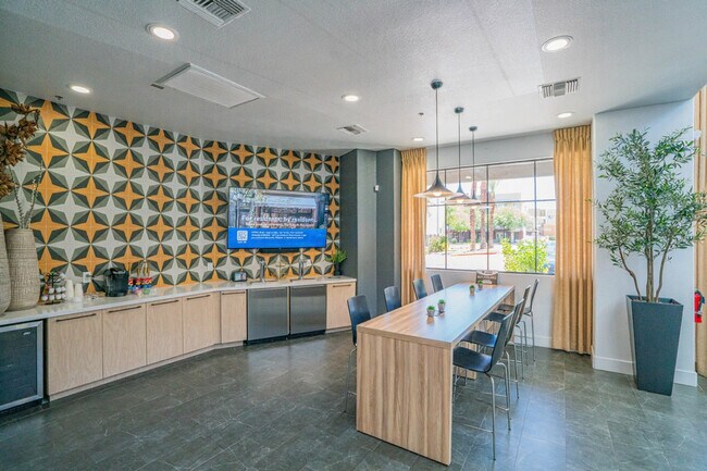 Building Photo - 6610 N 93rd Ave