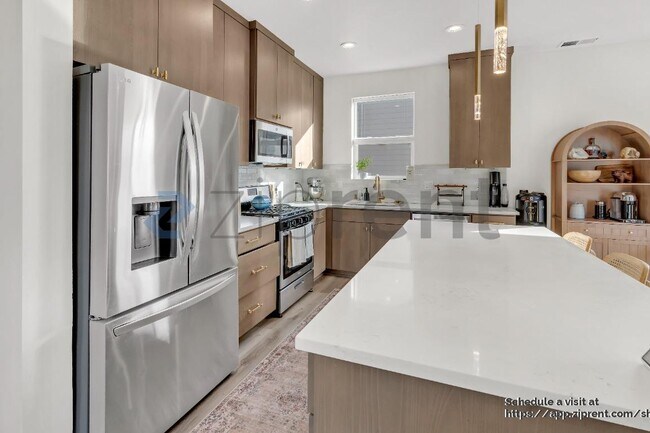 Building Photo - 15387 SE Hawthorne Mdws St