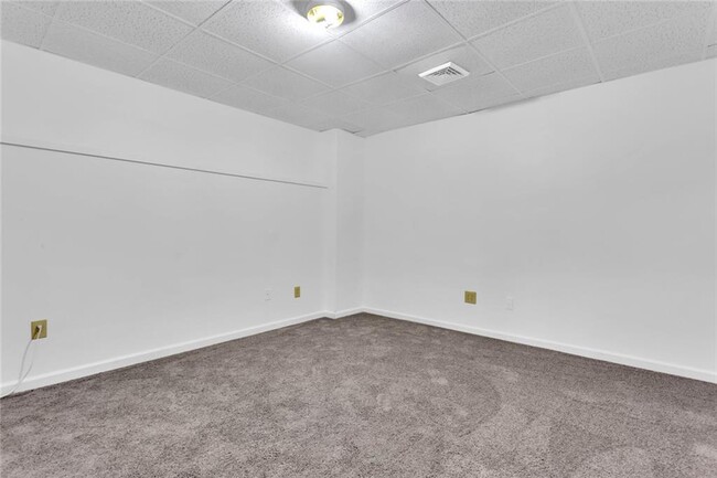 Building Photo - 826 Grindstone Ct