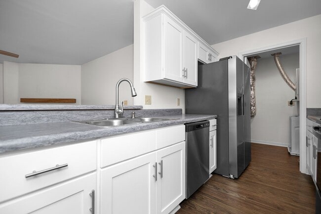 Building Photo - 414 Delaware Ave