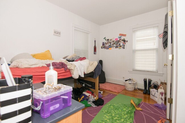 Building Photo - Brighton 6 Bed Duplex – 3.5 Baths – 4 Parking – Top Floor – No Fee – 9/1