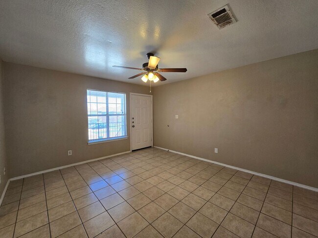 Building Photo - SECTION 8/HUD ACCEPTED - AVAILABLE NOW!