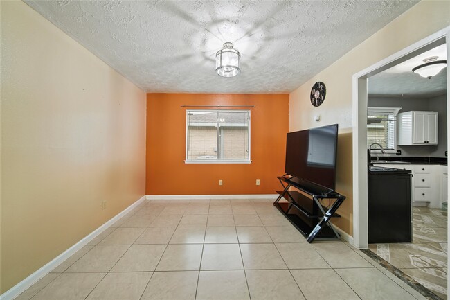 Building Photo - 10431 Odessa Dr