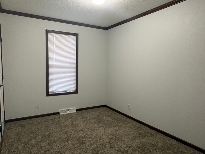 Building Photo - 309 Spring Park Dr