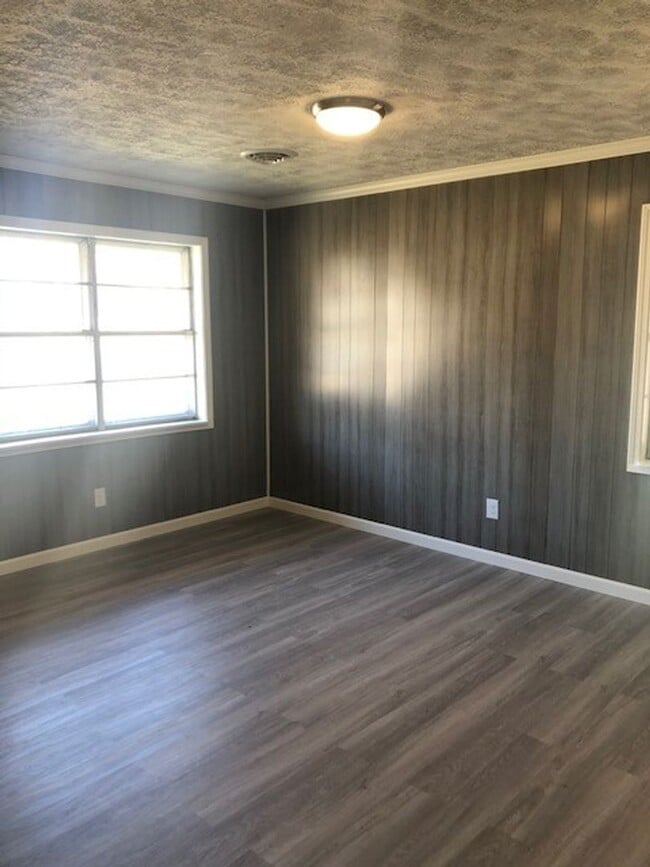 Building Photo - Renovated 3 Bedroom 1 Bath Home for Rent!