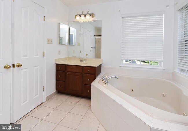 Building Photo - 13003 Belle Meade Trace