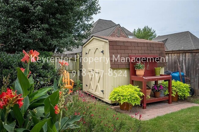 Building Photo - Large | 4 Bed | 3 Bath | South Tulsa