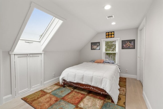 Building Photo - 63 Pine St