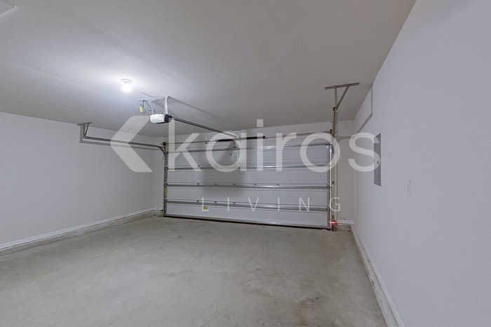 Building Photo - 21664 Yosemite Blvd