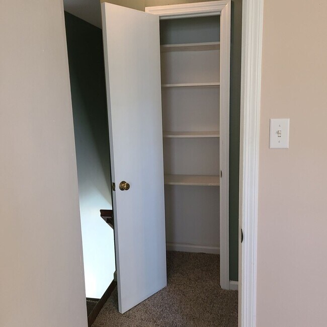Building Photo - Incredible Townhouse in N Chesterfield!