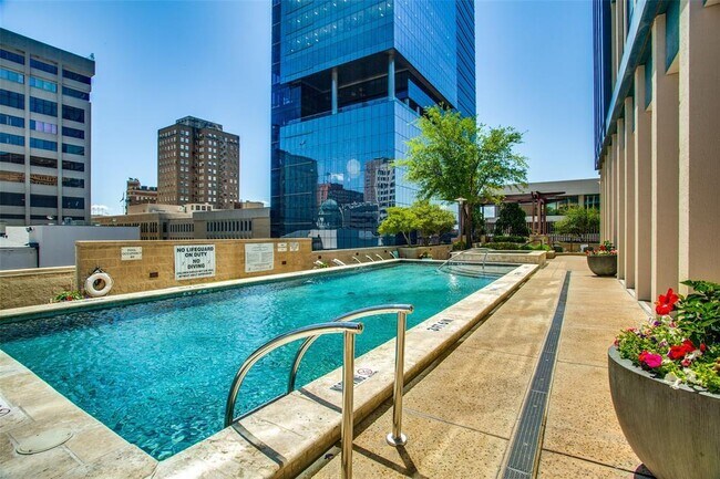 Building Photo - 500 Throckmornton-8524