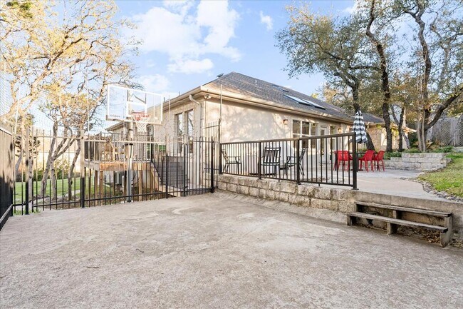 Building Photo - 10502 Grand Oak Dr