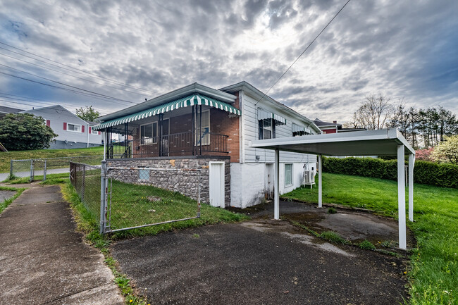Building Photo - 224 N Vance Dr