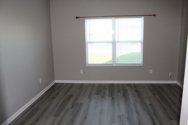 Building Photo - Spacious 5 Bedroom Home in Avon.