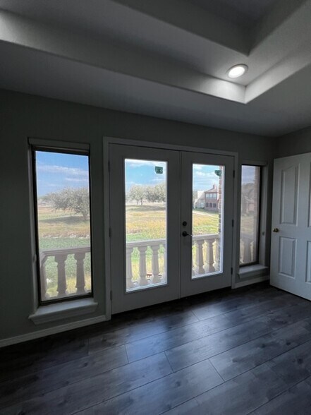 Master Mini Balcony View - 201 San Saba St