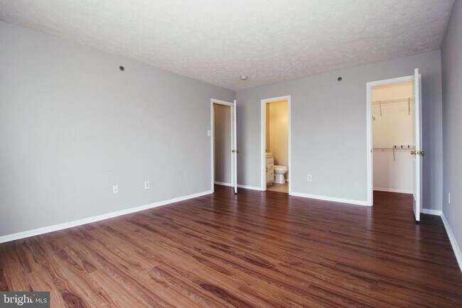 Building Photo - 605 Himes Ave