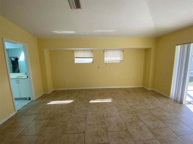 Building Photo - 109 Kings Dr