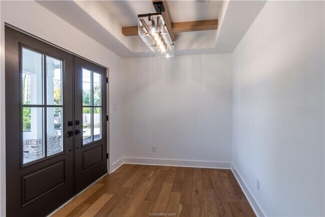 Building Photo - Historic District Gem! 4/3.5 Home Less tha...